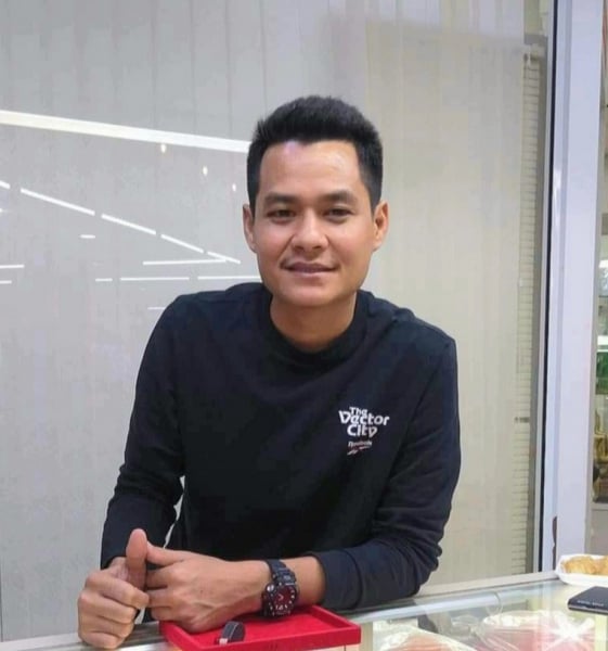 Max Ratchada 的 Luang Pu Mun 护身符 